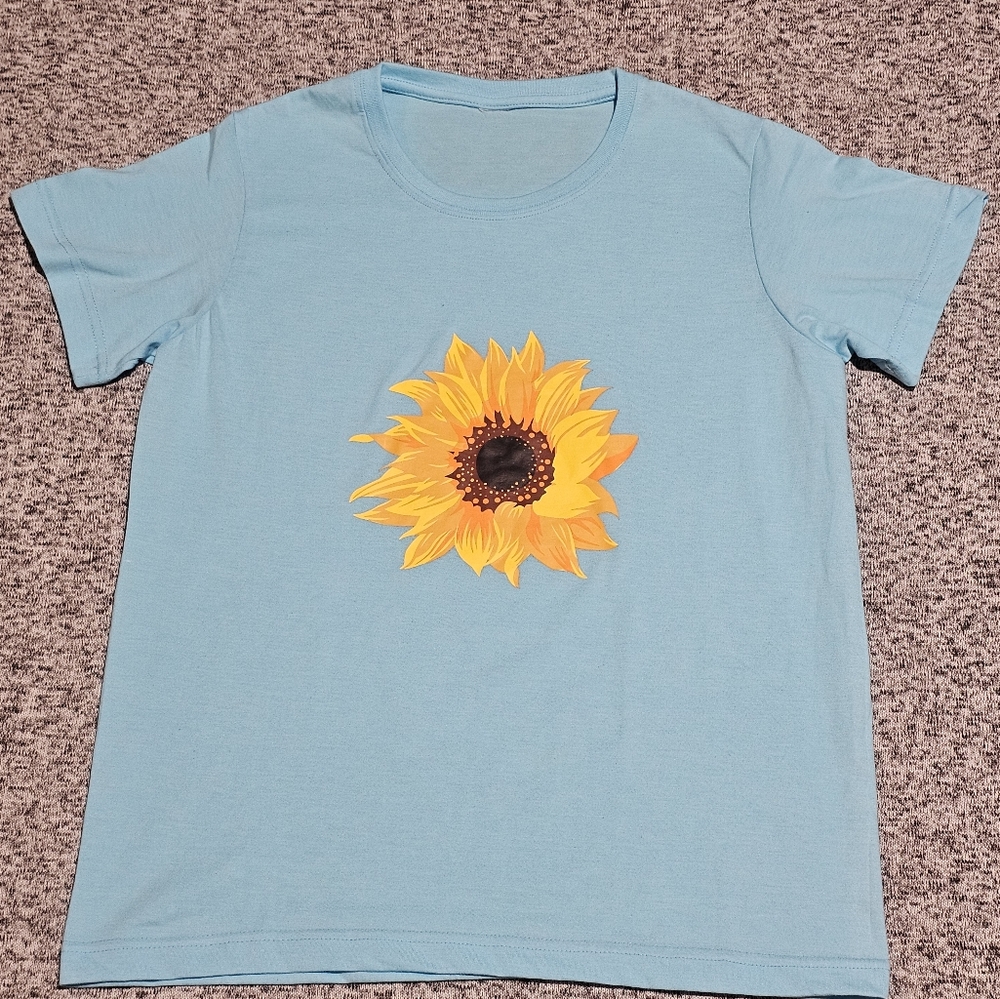 NWOT Sunflower Graphic Tee Light Blue Floral Summer T-Shirt M / S - Picture 8 of 8